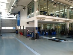 Innenausstattung einer Audi-Werkstatt