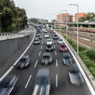 Straßenverkehr auf einem Autobahn in Berlin