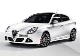 Alfa Romeo Giulietta vor weißem Hintergrund