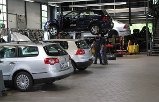 Innenausstattung einer VW Werkstatt