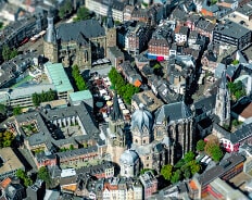 Luftaufnahme der Aachener Innenstadt. 