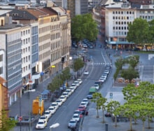 Foto aus der Vogelperspektive einer Straße in Frankfurt am Main