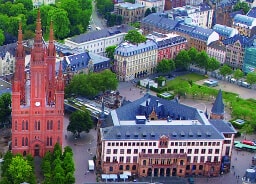 Luftaufnahme der Innenstadt von Wiesbaden