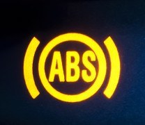 ABS Leuchte leuchtet als Anzeichen eines defekten ABS Sensors