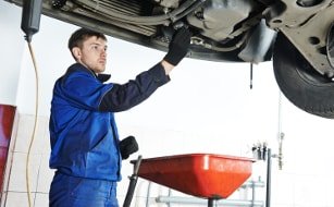 Kleine Inspektion beim Fiat: Ölwechsel in der Fachwerkstatt