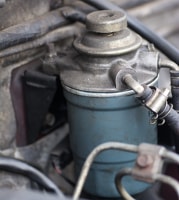 Wechsel der defekten Kraftstoffpumpe in einer Werkstatt