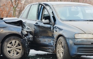 Autounfall mit zwei Autos - Schweller schützen beim Seitencrash und Frontcrash