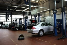 Reparaturen der unterschiedlichen Mercedes Modellen in einer Werkstatt