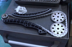 Wechsel der Steuerkette bei einem VW in der Werkstatt