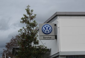  VW Service für den Wechsel der Stoßdämpfer