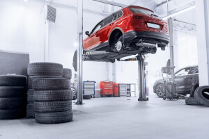 Reparatur in einer VW-Werkstatt